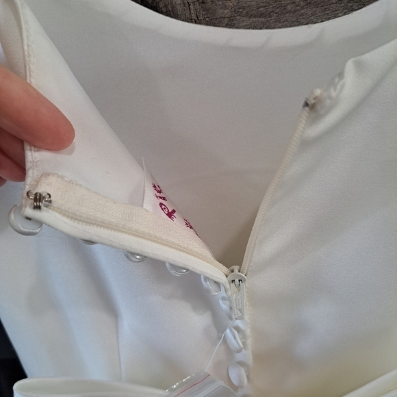 New Sweetie Pie Girls Size 2 Ivory Satin Flower Girl Dress Buttons Beaded Belt - Picture 4 of 12